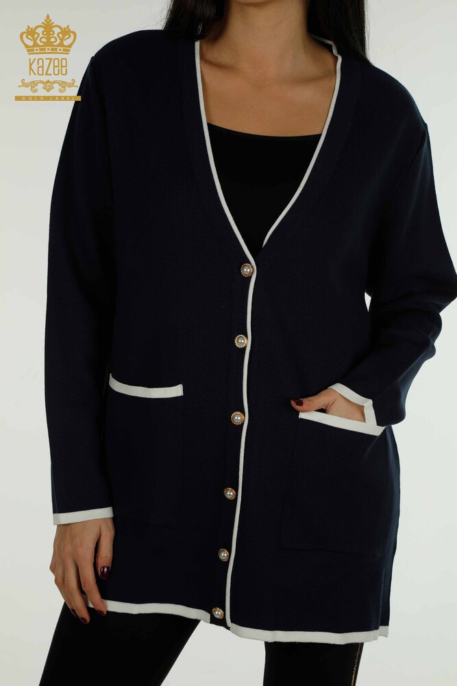 Cardigan blu navy da donna all'ingrosso con tasche a bottone-30148 / KAZEE - 2