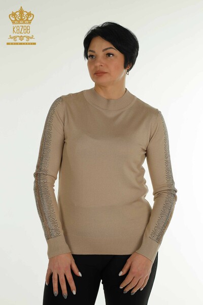 Großhandel Damen-Strickpullover mit hohem Kragen Beige - 30564 | KAZEE 