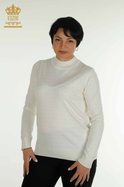 Großhandel für Damen-Strickpullover mit Stone-Stickerei, Ecru – 30677 | KAZEE 