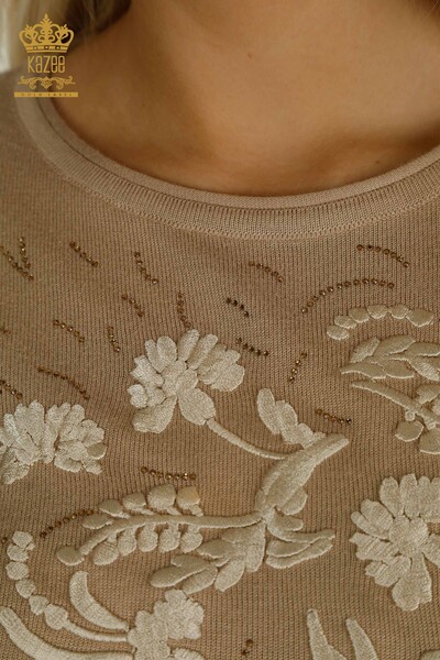 Großhandel Damen-Strickpullover - Blumen Stickerei - Beige - 16849 | KAZEE - 5