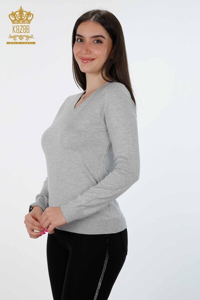 Großhandel Damen-Strickwaren mit V-Ausschnitt und glitzerndem Basic-Viskose-Langarmshirt – 15316 | KAZEE - 5