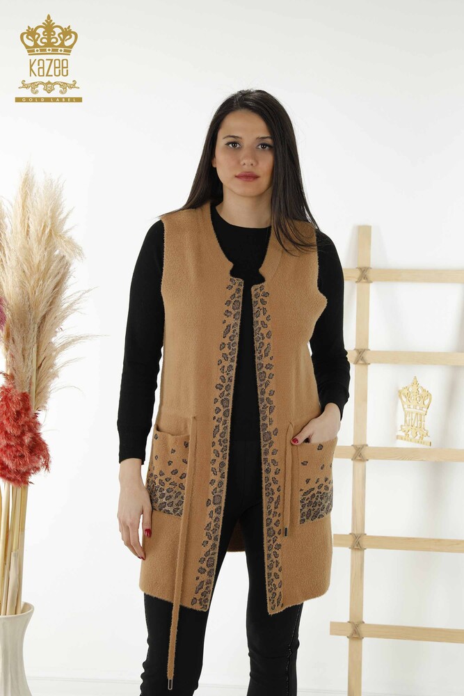 Großhandel Damenweste Leopard Stone Embroidered Camel - 30245 | KAZEE - 1