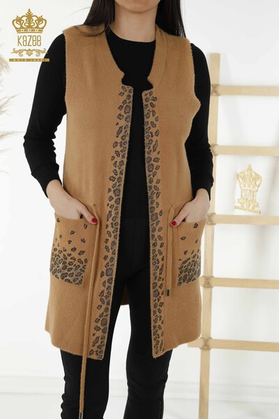 Großhandel Damenweste Leopard Stone Embroidered Camel - 30245 | KAZEE - 2