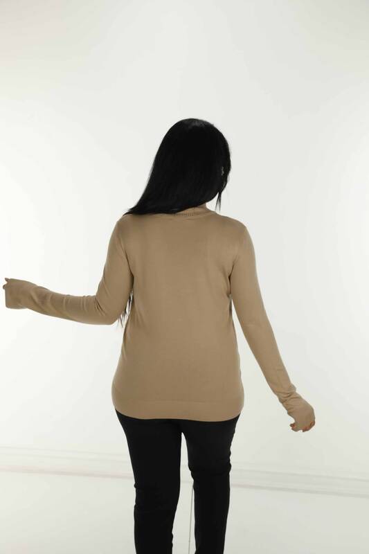 Langärmliger Strickpullover mit hohem Kragen und Steindetail, Beige – 30690 | KAZEE