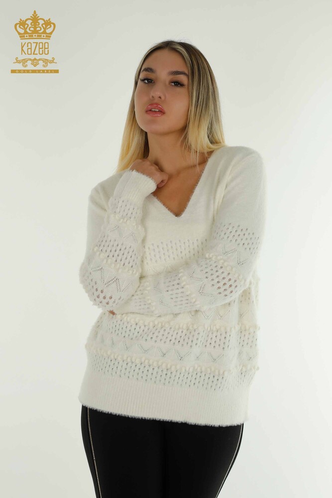 Hurtownia swetrów damskich z dzianiny - Angora - V Neck - Ecru - 30697 | KAZEE - 1