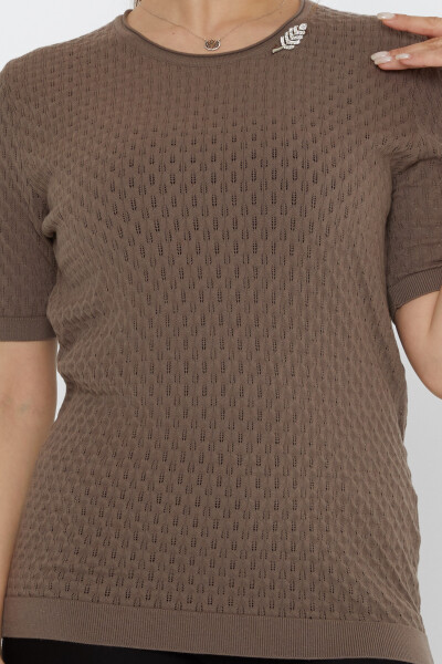 Suéter de punto con broche de hojas en color visón - 31811 | KAZEE (Juego de 3 M-L-XL) - 3