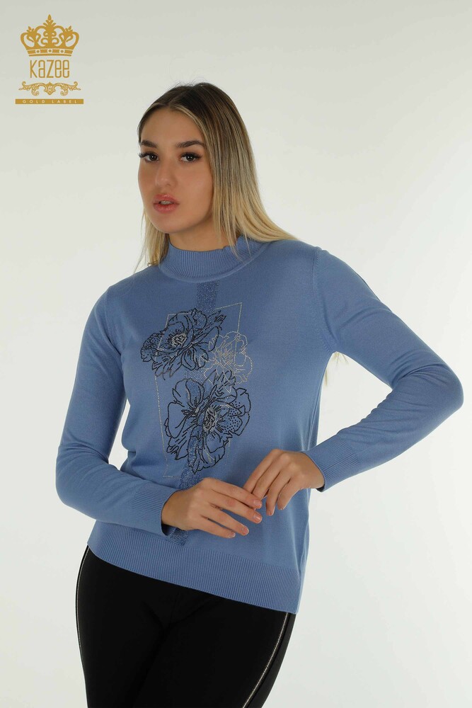 Pull en tricot pour femmes en gros bleu avec broderie de fleurs - 30614 | KAZEE - 1