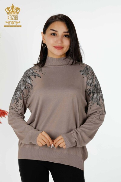 Vente en gros de pull en maille pour femme épaule florale détaillée vison - 16597 | KAZEE 