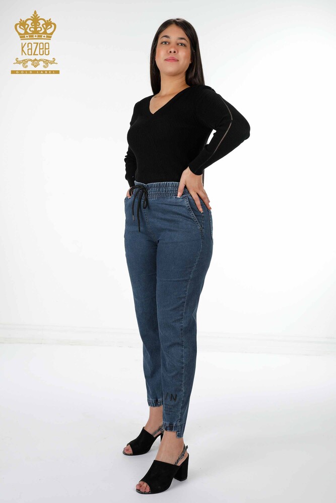 Vente en gros de pantalons pour femmes avec cravate élastique à la taille détaillée avec texte - 3499 | KAZEE - 8