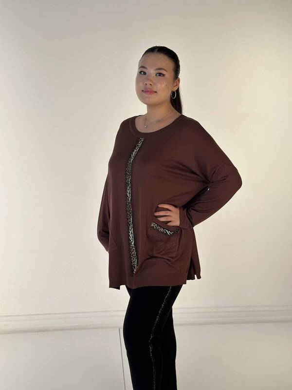 Wholesale Women's Knitwear Sweater Pocket Detailed Stone Embroidered Leopard Patterned Crew Neck Brown - 30621 | KAZEE